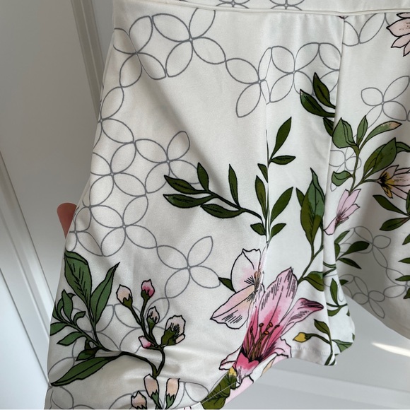 Guess floral romper size small - Picture 9 of 11